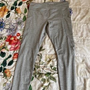 high-waisted active leggings with pockets